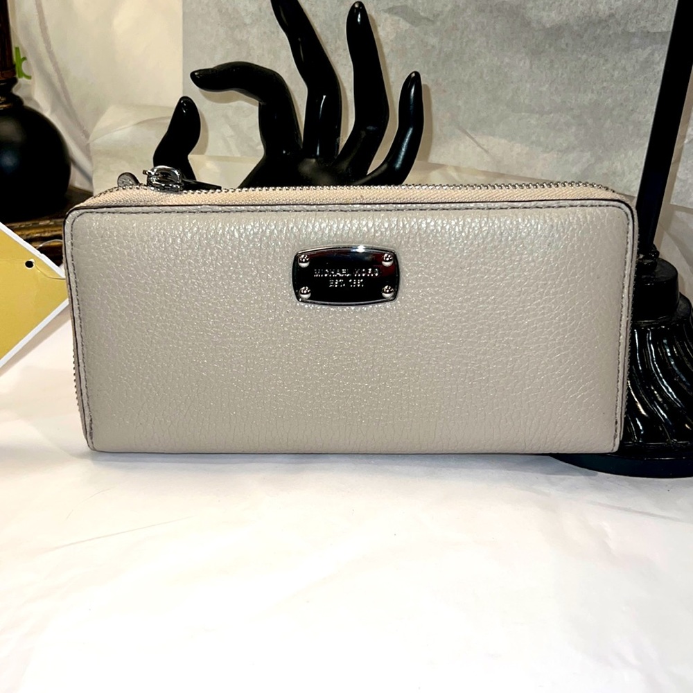 Michael Kors Jet Set zip wallet Cement